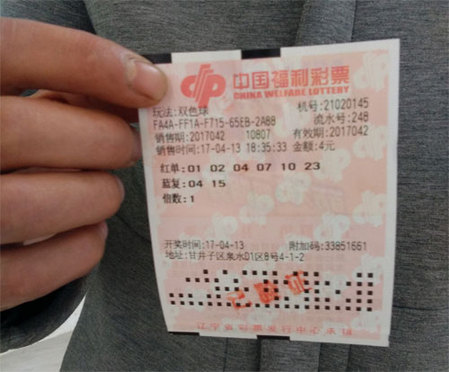 阿谁世界，是那般的怪僻，全部片子下来，所有的人物居然没有一个姓名。